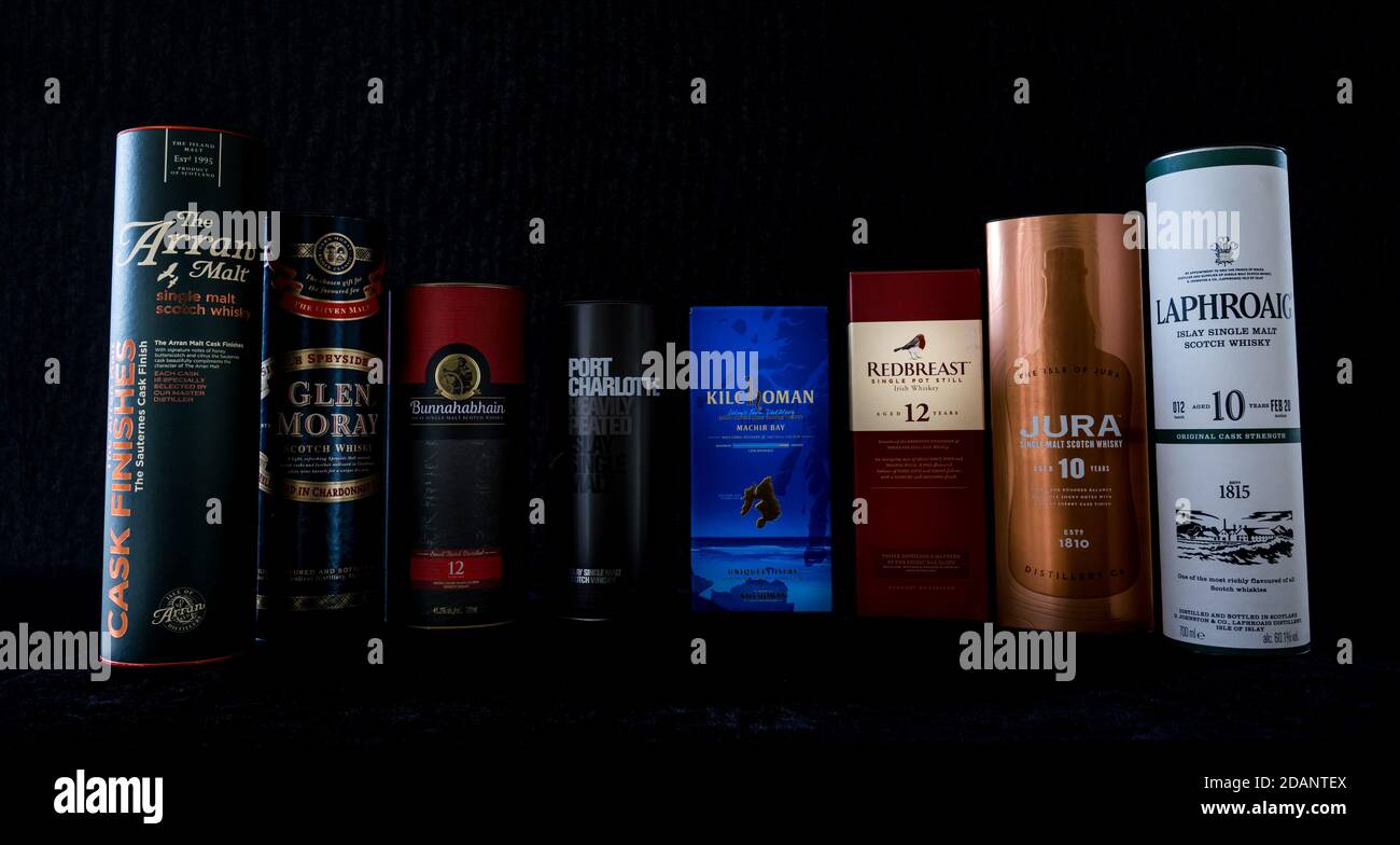 Whisky escocés de Malta y whisky irlandés marcas: Arran Malt, Glen Moray, Bunnahabhain, Port Charlotte, Kilchoman, Redmame, Jura & Laphroaig whiskys Foto de stock