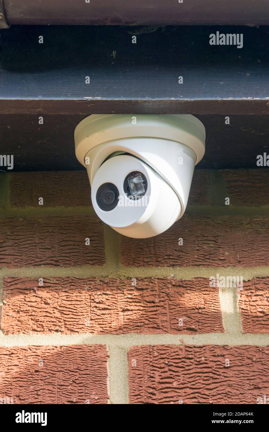Cámara CCTV - parte de un sistema de seguridad para el hogar. Foto de stock