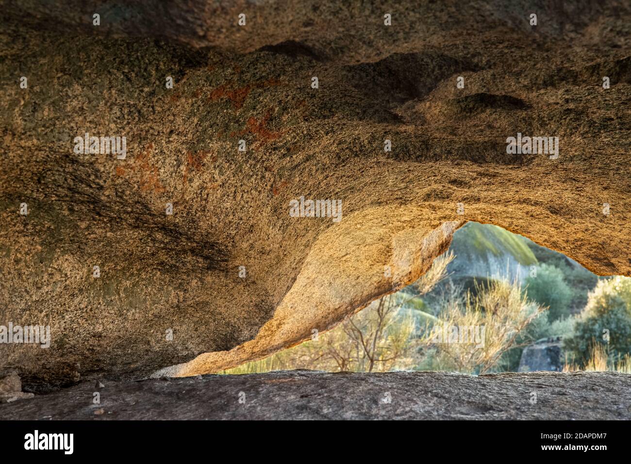 Pinturas rupestres. Fotografiado en una cueva en el Barruecos. Extremadura. España. Foto de stock