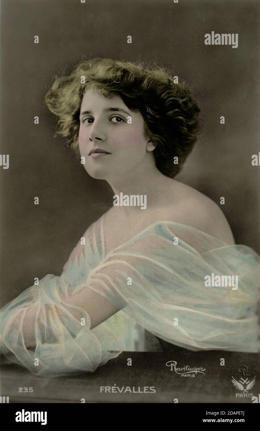 Retrato de Simone Frevalles (actriz y bailarina francesa) - foto de Reutlinger (París). Restaurada manualmente desde la postal original por Montana Photographer. Foto de stock