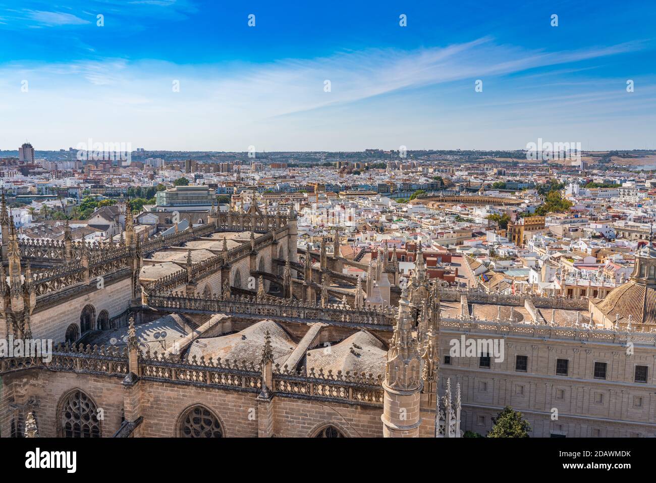Ciudad de Sevilla vista aérea desde la cima de la Catedral de Santa María de la Sede, Catedral de Sevilla, Andalucía, España Foto de stock