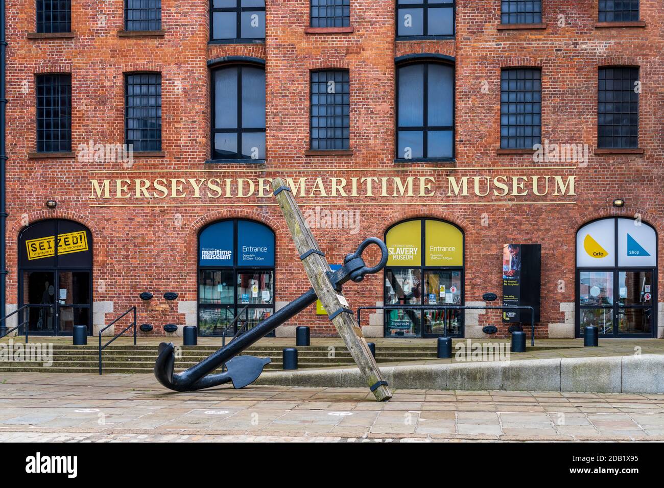 Merseyside Maritime Museum Liverpool en el Royal Albert Docks. Parte de la costa de Liverpool. Establecido en 1984 después de la apertura de un juicio en 1980. Foto de stock