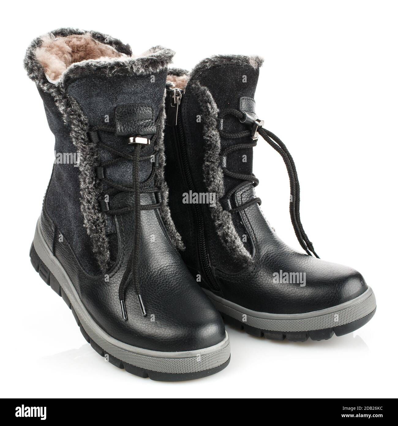 Botas negras para niños con piel para niñas sobre fondo blanco. Foto para  publicidad de zapatos Fotografía de stock - Alamy