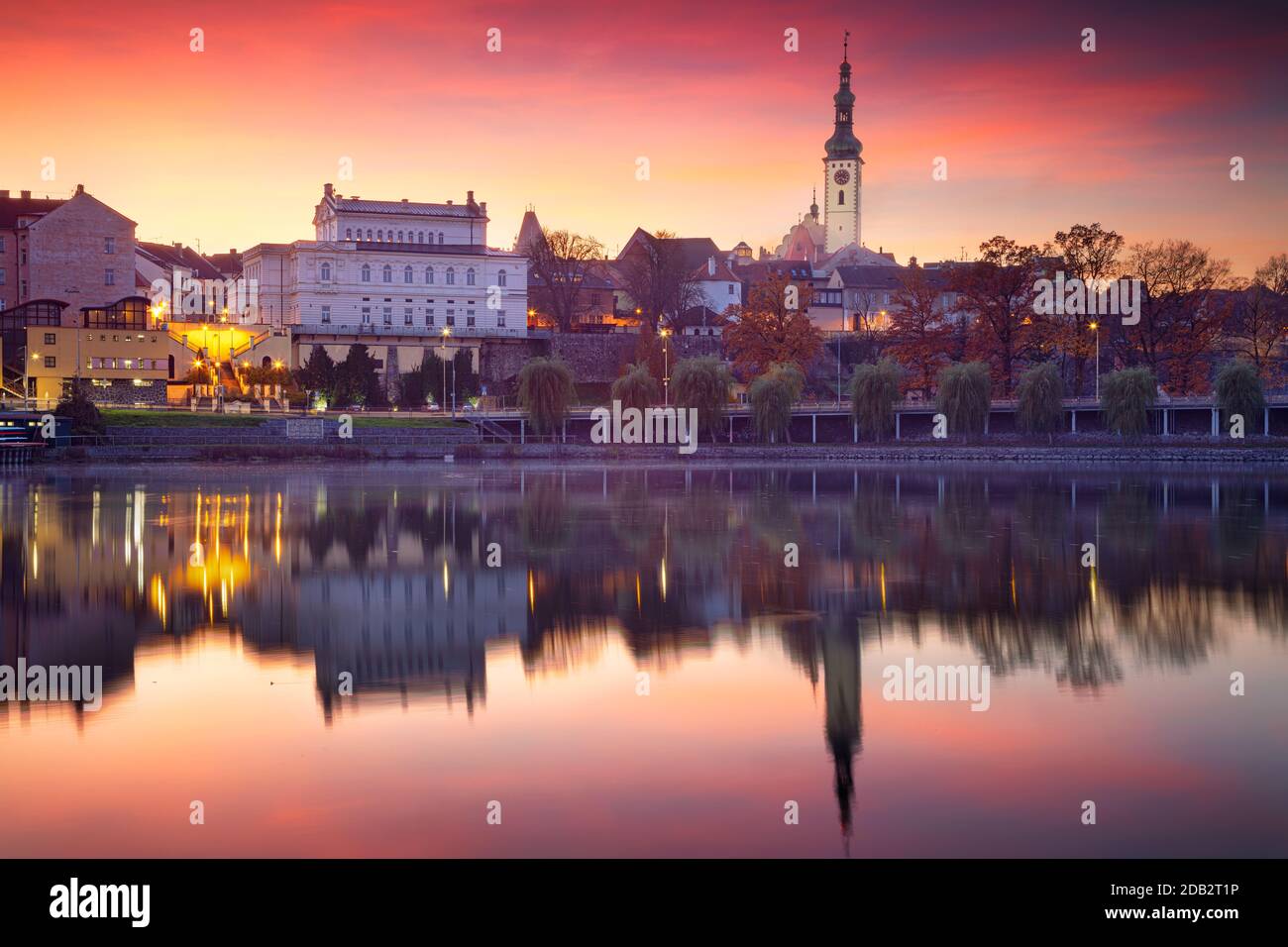 Tabor, República Checa. Paisaje urbano imagen de Tabor, República Checa en la hermosa puesta de sol de otoño. Foto de stock