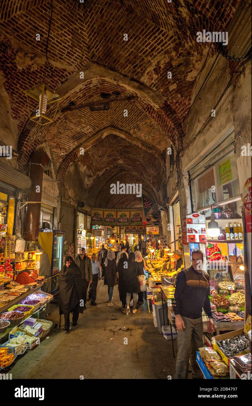 Bazar, Tabriz, Azerbaiyán Oriental, Irán. Patrimonio de la Humanidad de la UNESCO. Uno de los centros comerciales más importantes de la Ruta de la Seda. Foto de stock