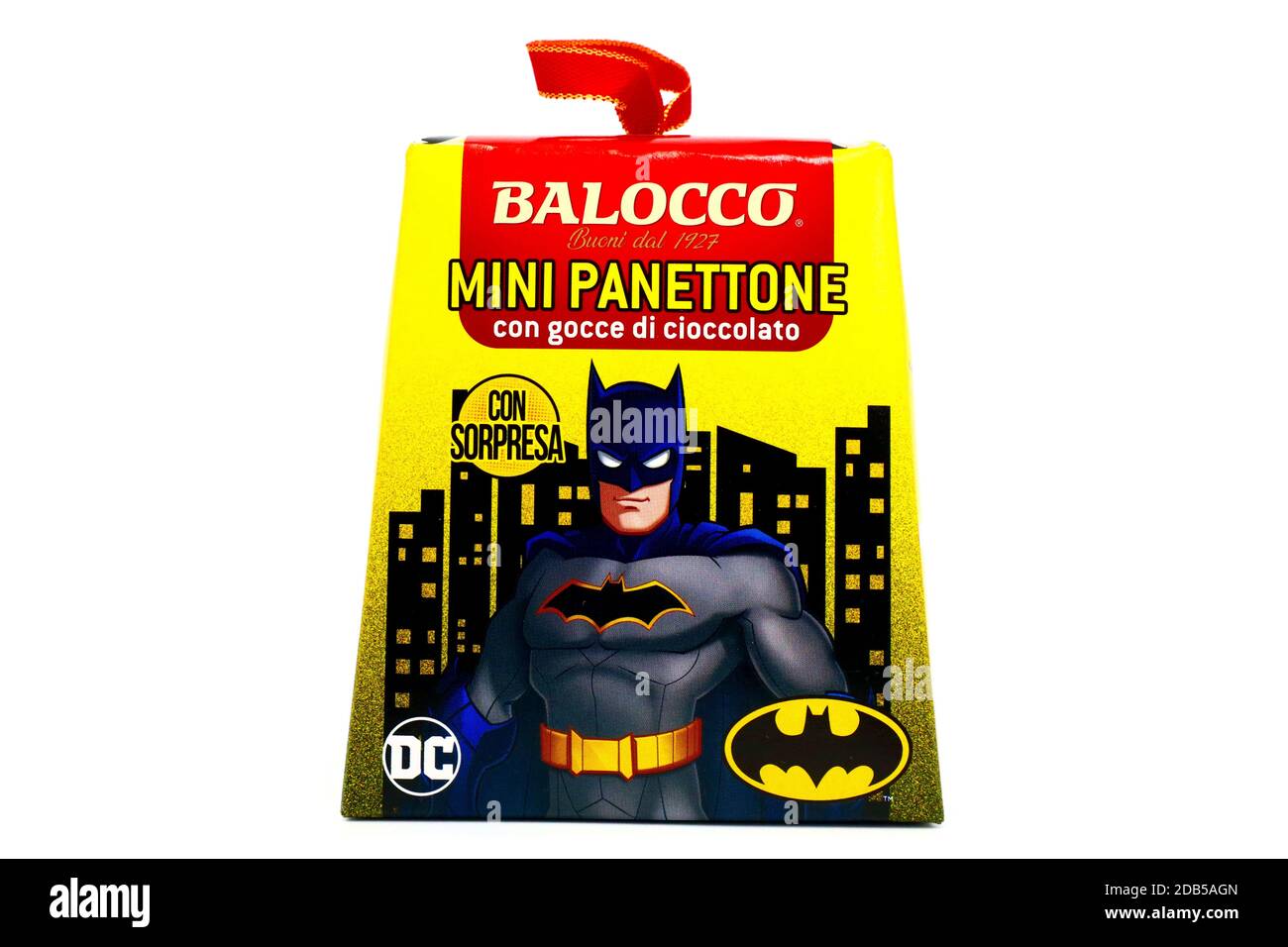 Pastel de Navidad tradicional italiano Panettone BATMAN producido por la  Compañía Italiana de Confeccionería BALOCCO. Batman es una Marca comercial  de DC Comics WB SHIELD WB Fotografía de stock - Alamy