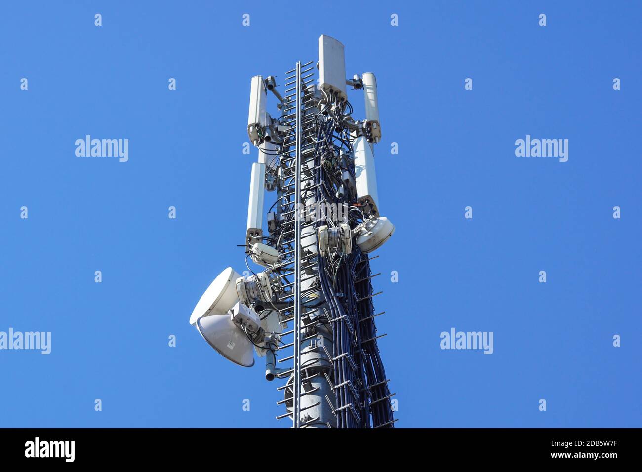 Repeater tower fotografías e imágenes de alta resolución - Alamy