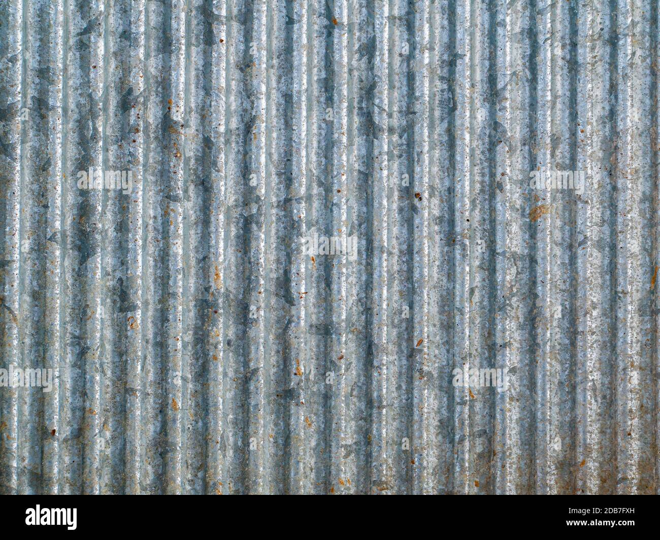 La textura de la superficie estriada de acero inoxidable. Acero inoxidable.  Superficie metálica estriada. Hoja de hierro corrugado. Plancha. Metal  figurado. Antecedentes Fotografía de stock - Alamy