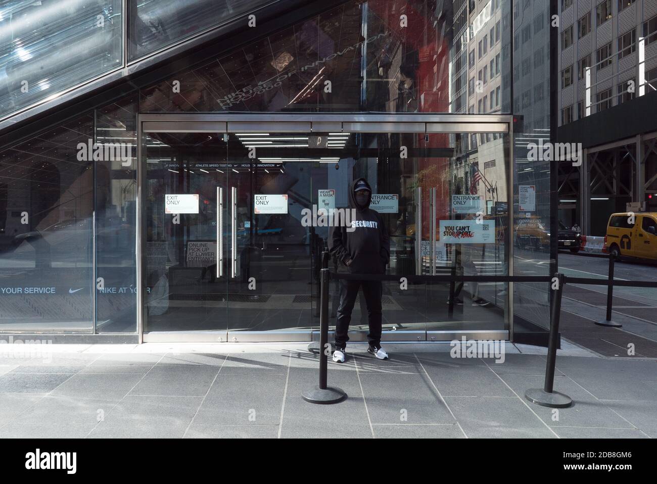 Nike Store Entrance Fotos e Imágenes de stock - Alamy
