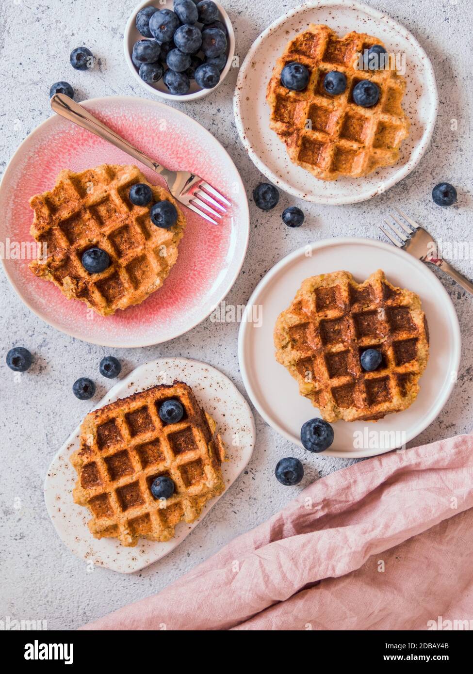 Gofres de avena sanos y fáciles sin gluten con espacio para copias