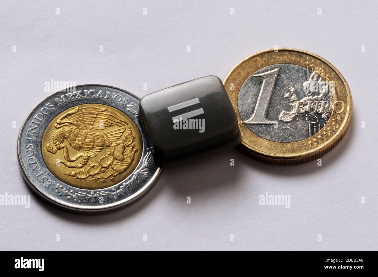 Peso mexicano y euro Fotografía de stock - Alamy