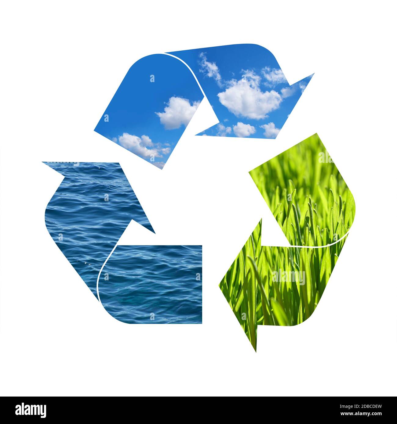 Ilustración símbolo de reciclaje de elementos naturales, hierba verde, cielo azul y agua de mar aislados sobre fondo blanco Foto de stock