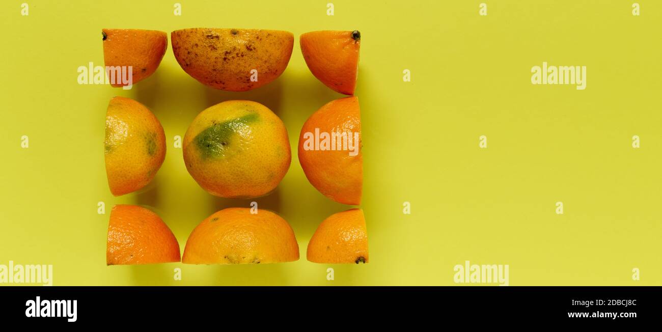 Naranja fruta sobre fondo de papel de color Foto de stock