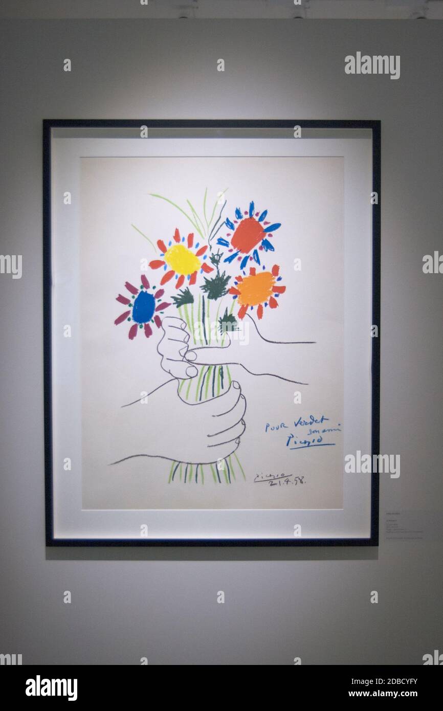 Obras de arte de la colección del Museo Jean Cocteau Severin Wunderman.  Pablo Picasso RAMO DE FLORES niños y niñas de primer grado han sido  inspirados Fotografía de stock - Alamy