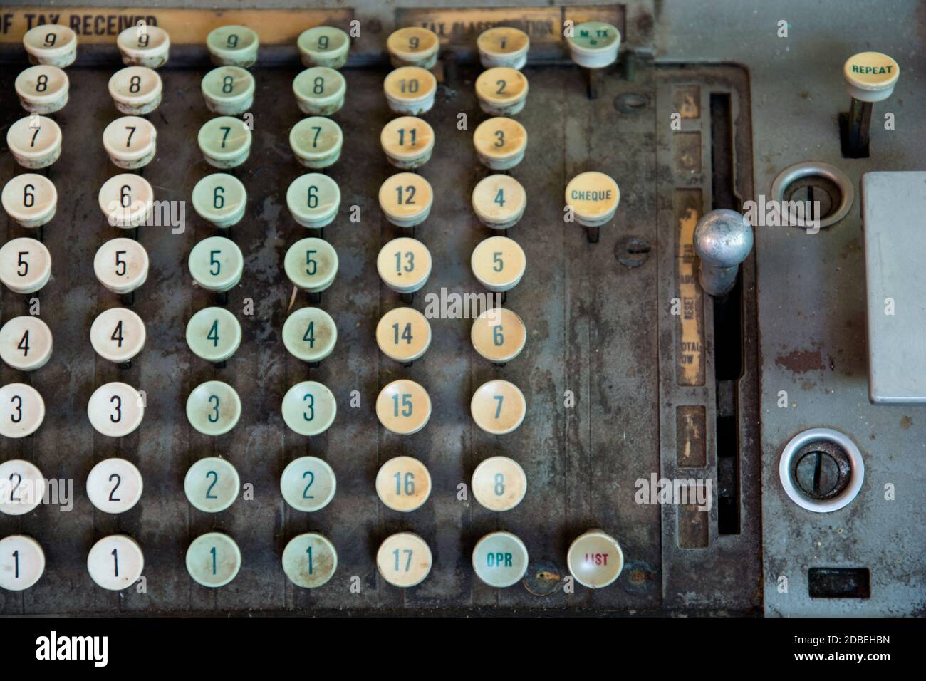 Calculadora de impuestos antiguo antiguo Fotografía de stock Alamy