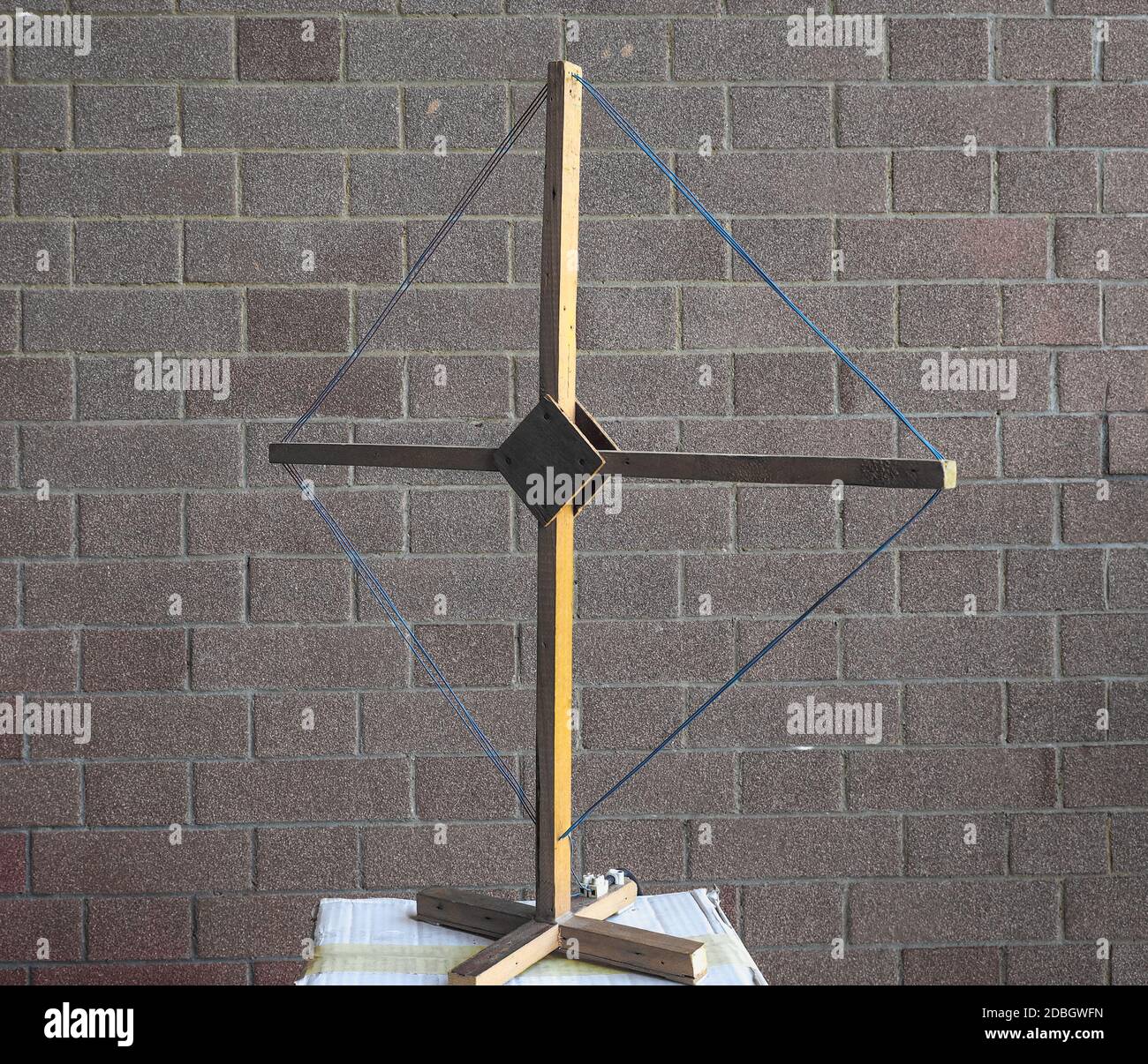 diy AM casera antena de radio bucle con marco de madera Fotografía de stock  - Alamy