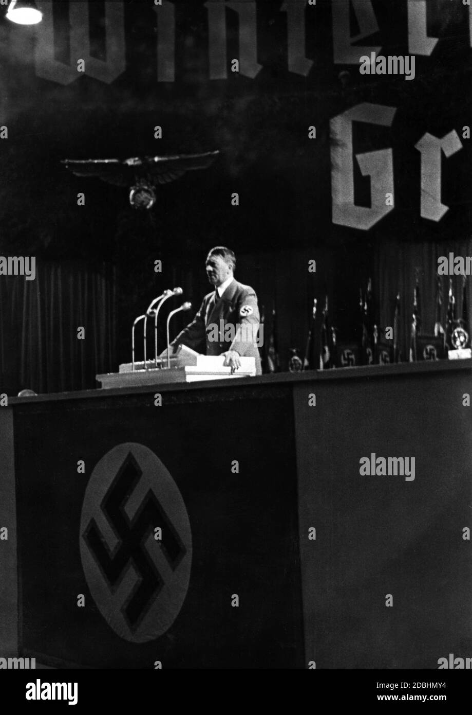 Hitler durante un discurso en el Sportpalast. Foto de stock