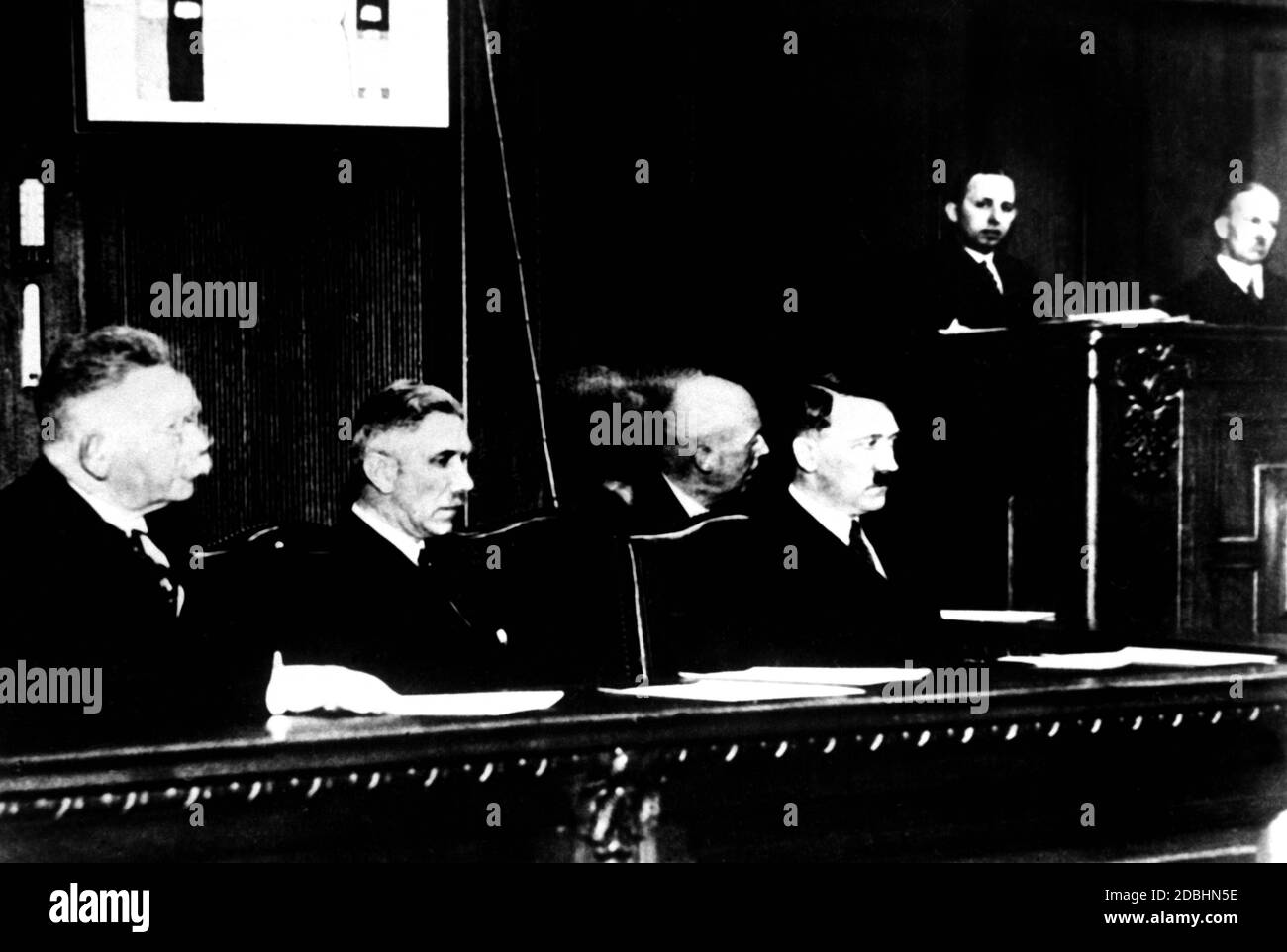 Alfred Hugenberg, Franz von Papen, Adolf Hitler. Foto de stock