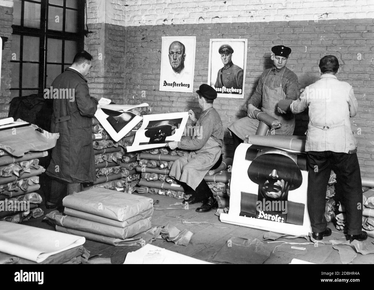 Una imprenta imprime carteles electorales para Duesterberg, que se presenta para Stahlhelm y DNVP en las elecciones presidenciales del Reich. Foto de stock