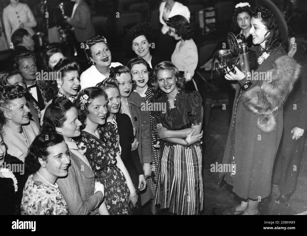 'Elección de los candidatos para el concurso de belleza 'Miss Photo' en París en 1939.' Foto de stock