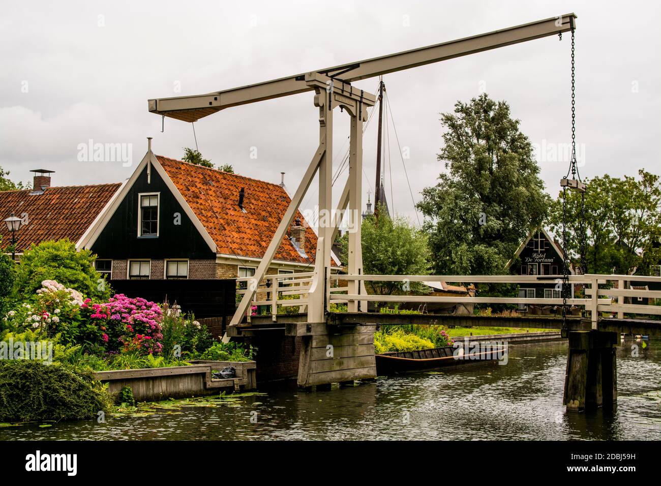 Puente Kwakel Lift (balance) en Edam, Holanda del Norte, países Bajos, Europa Foto de stock