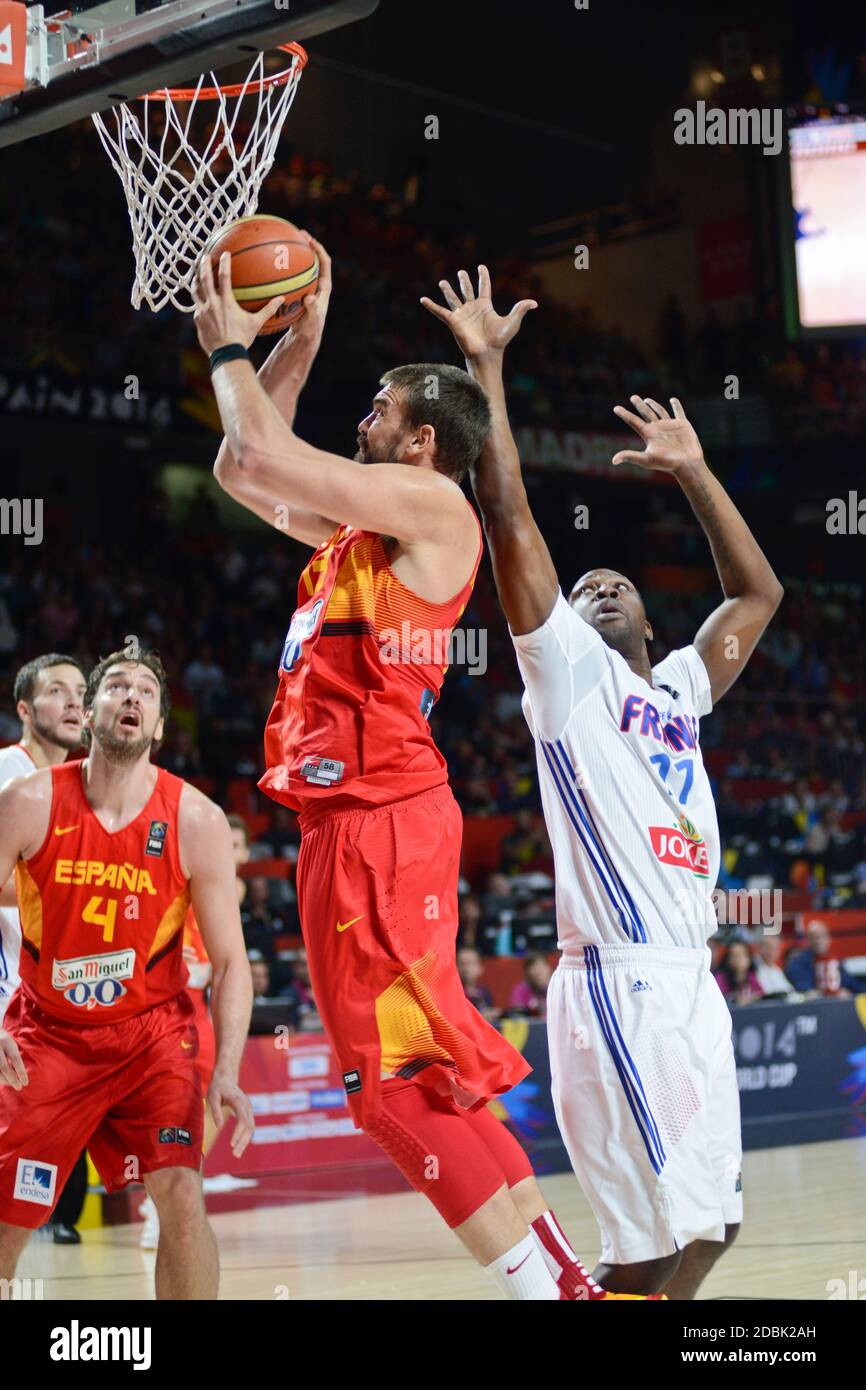 Marc Gasol (España) contra Francia. Copa Mundial de Baloncesto España 2014  Fotografía de stock - Alamy