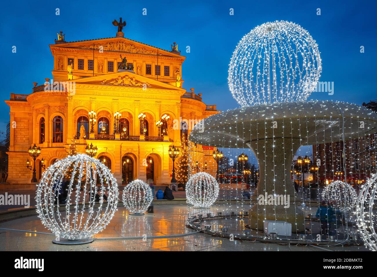 En la Alte Oper Frankfurt, Alemania Cristmastime Foto de stock