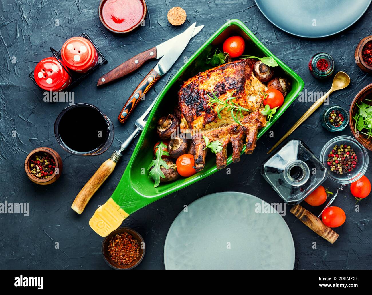 Lomo de cerdo o costilla de cerdo asada con carne a la parrilla Foto de stock