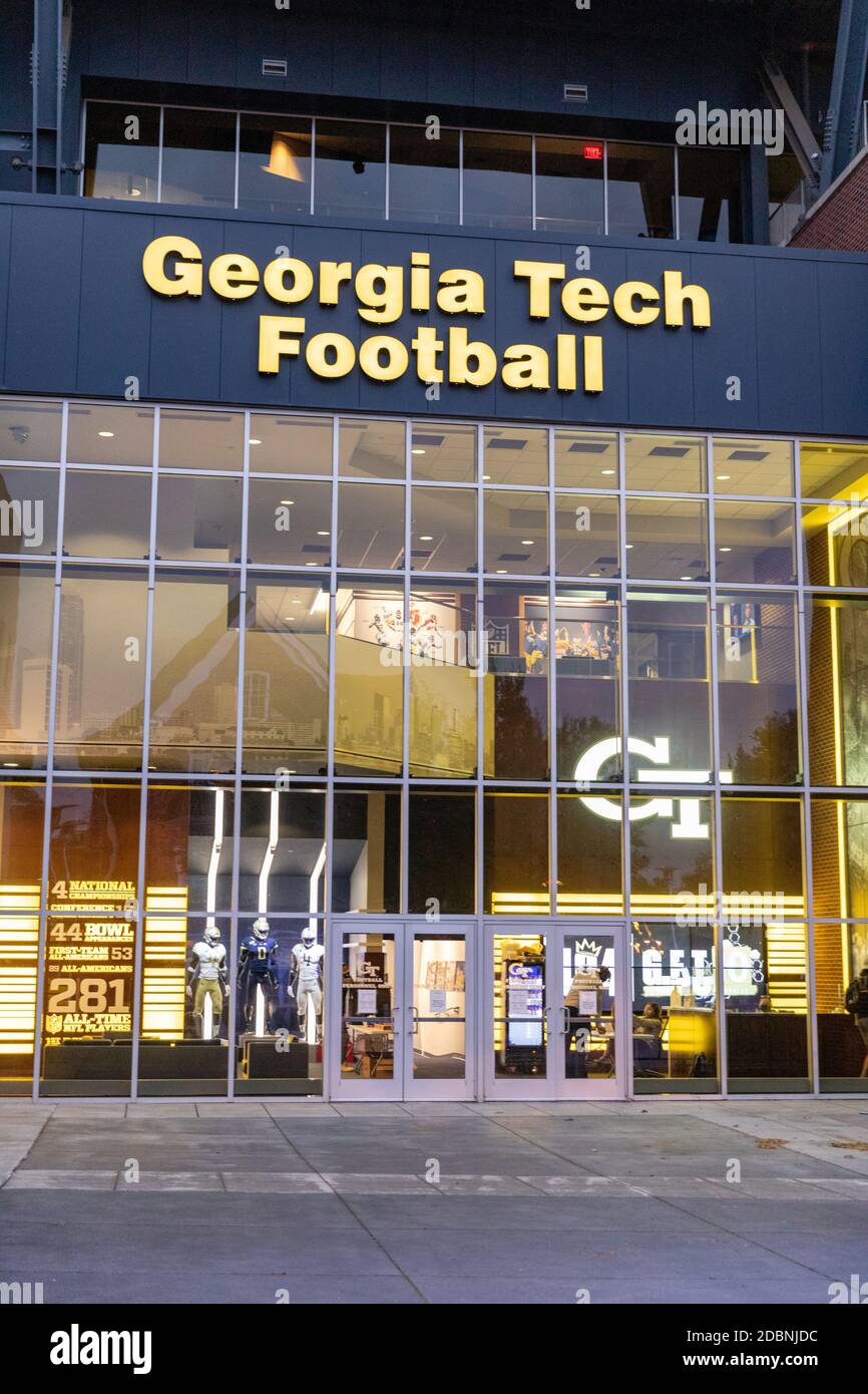 Atlanta, GA / EE.UU. - Octubre 30 2020: Entrada del equipo para las instalaciones de fútbol técnico de Georgia en el estadio Bobby Dodd Foto de stock