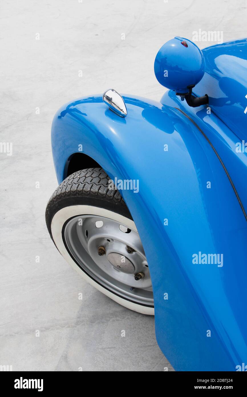 Guardabarros del coche fotografías e imágenes de alta resolución - Alamy