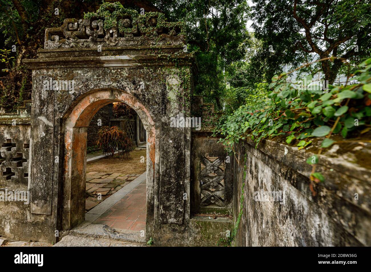 Los templos de Hoa Lu en Ninh Binh en Vietnam Foto de stock