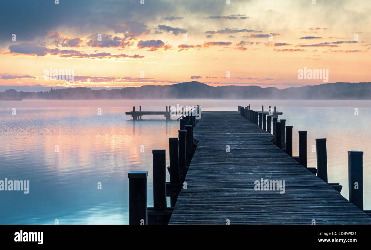 Amanecer en el lago Woerthsee, Baviera, Alemania Foto de stock