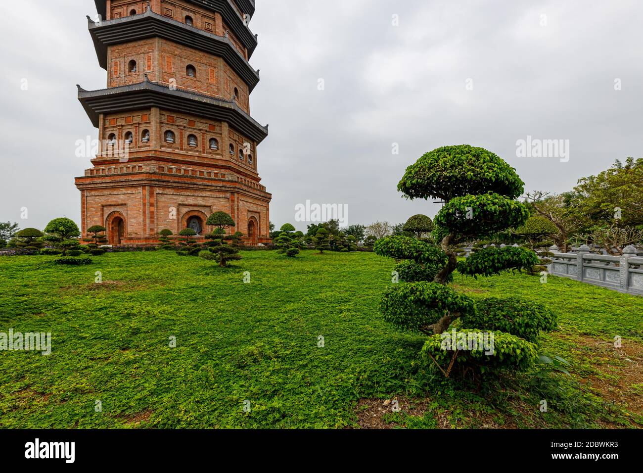 El templo de Bai Dinh en Ninh Binh en Vietnam Foto de stock