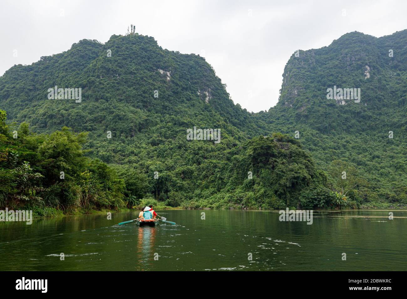 El paisaje de Ninh Binh con las cuevas de Tam Coc y Trang An Foto de stock