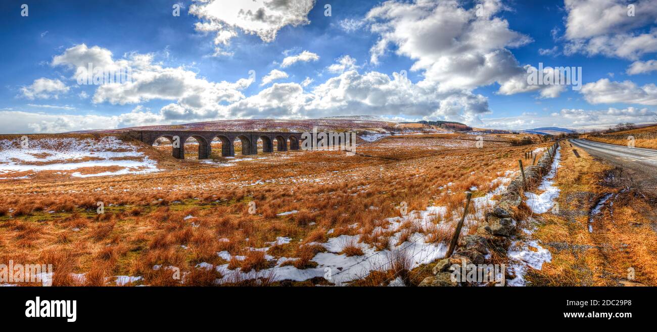 Viaducto de Ribblehead en el asentamiento de la línea de ferrocarril de Carlisle, viaducto de Ribblehead, asentamiento de Carlisle, línea de ferrocarril, viaducto de Yorkshire, viaductos, viaducto, Foto de stock