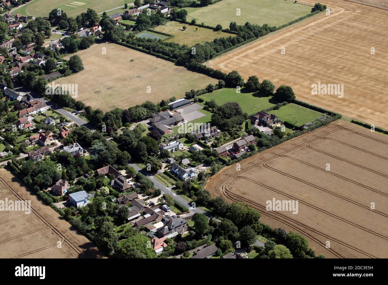 Vista aérea de St Laurence C de la Escuela Primaria E. Foto de stock
