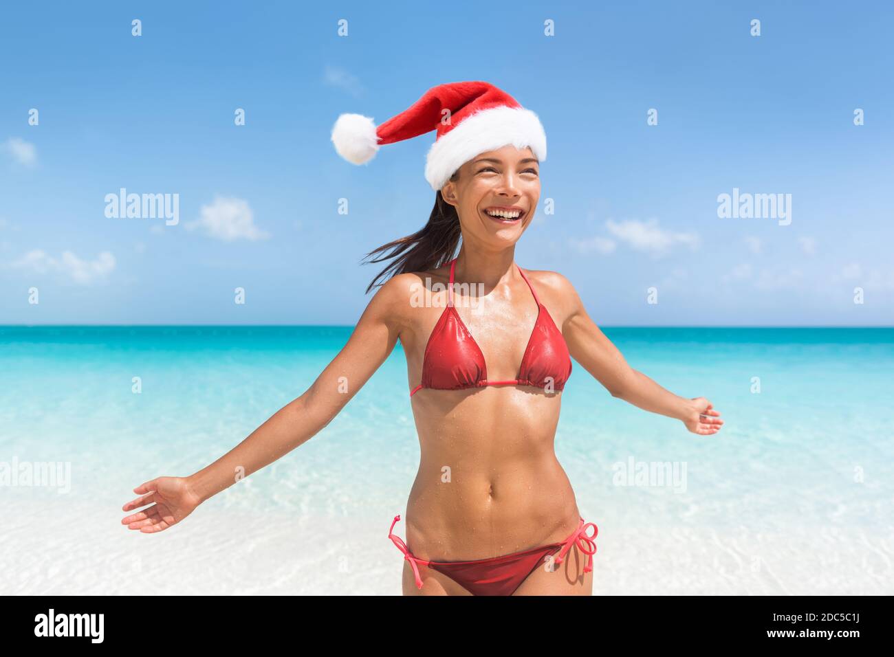 Women bikini christmas fotografías e imágenes de alta resolución - Alamy
