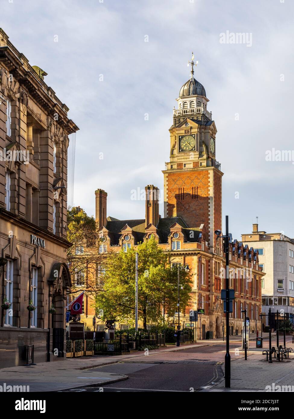 La torre de reloj del siglo XIX del Leicester Town Hall, Leicester, Inglaterra Foto de stock