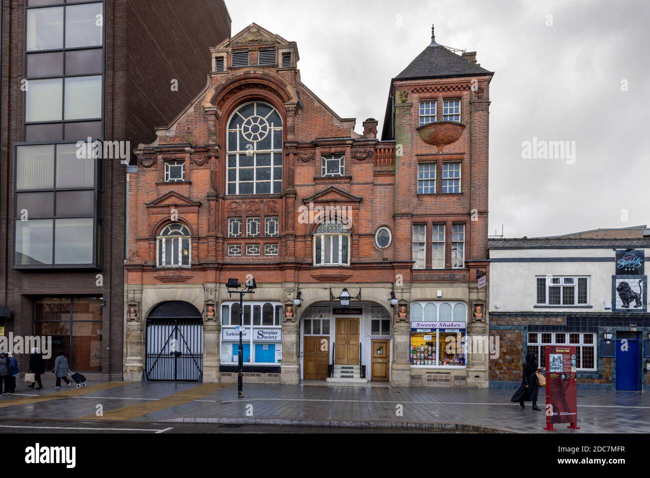 La Sala Secular, que abrió sus puertas en 1881, fue construida para la Sociedad Secular de Leicester. Humberstone Gate, Leicester Foto de stock