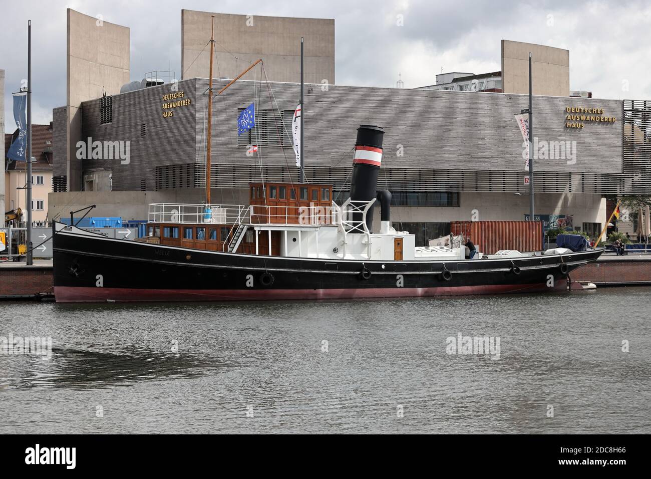 El museo de vapor Welle estará en el puerto de Bremerhaven el 24 de agosto de 2020. Foto de stock