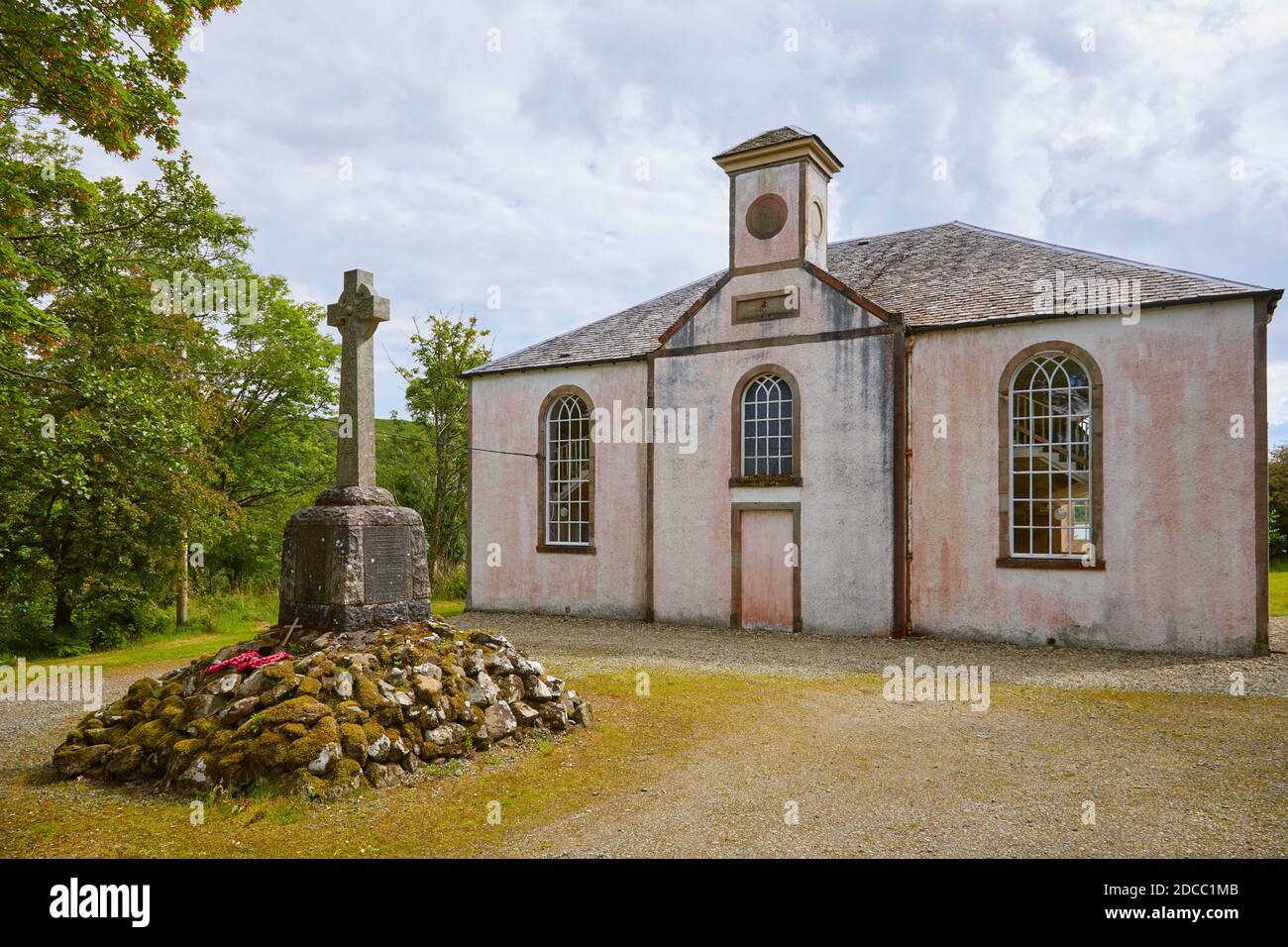 Iglesia Parroquial Craiglish y Monumento a la Guerra, Ardfern, Escocia Foto de stock
