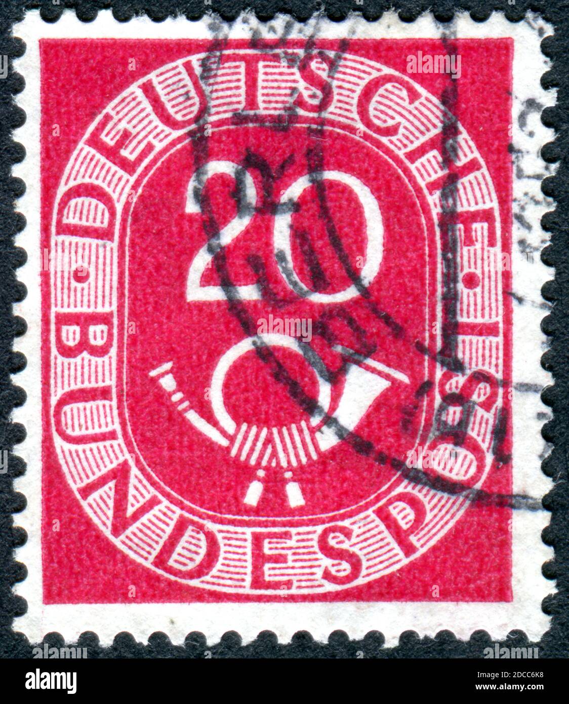 Alemania: circa 1951: un sello impreso en Alemania, muestra el valor de los  sellos postales y bocina, circa 1951 Fotografía de stock - Alamy