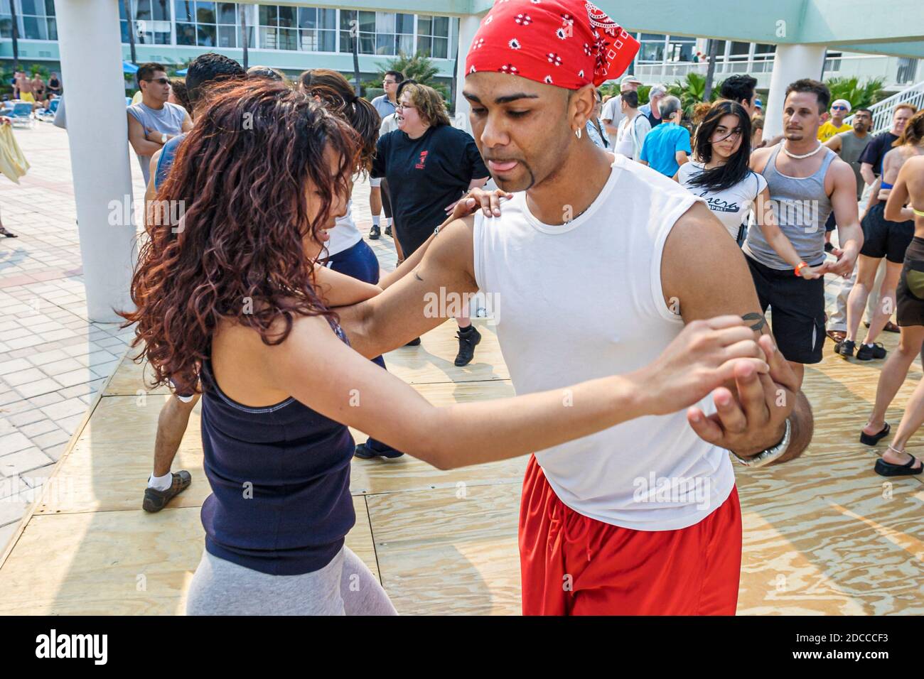 Miami Beach Florida, Hotel Deauville Beach Resort, Concurso Internacional de Hustle y Salsa, bailarines bailando hombre hispano hombres mujer mujer mujer pareja c Foto de stock