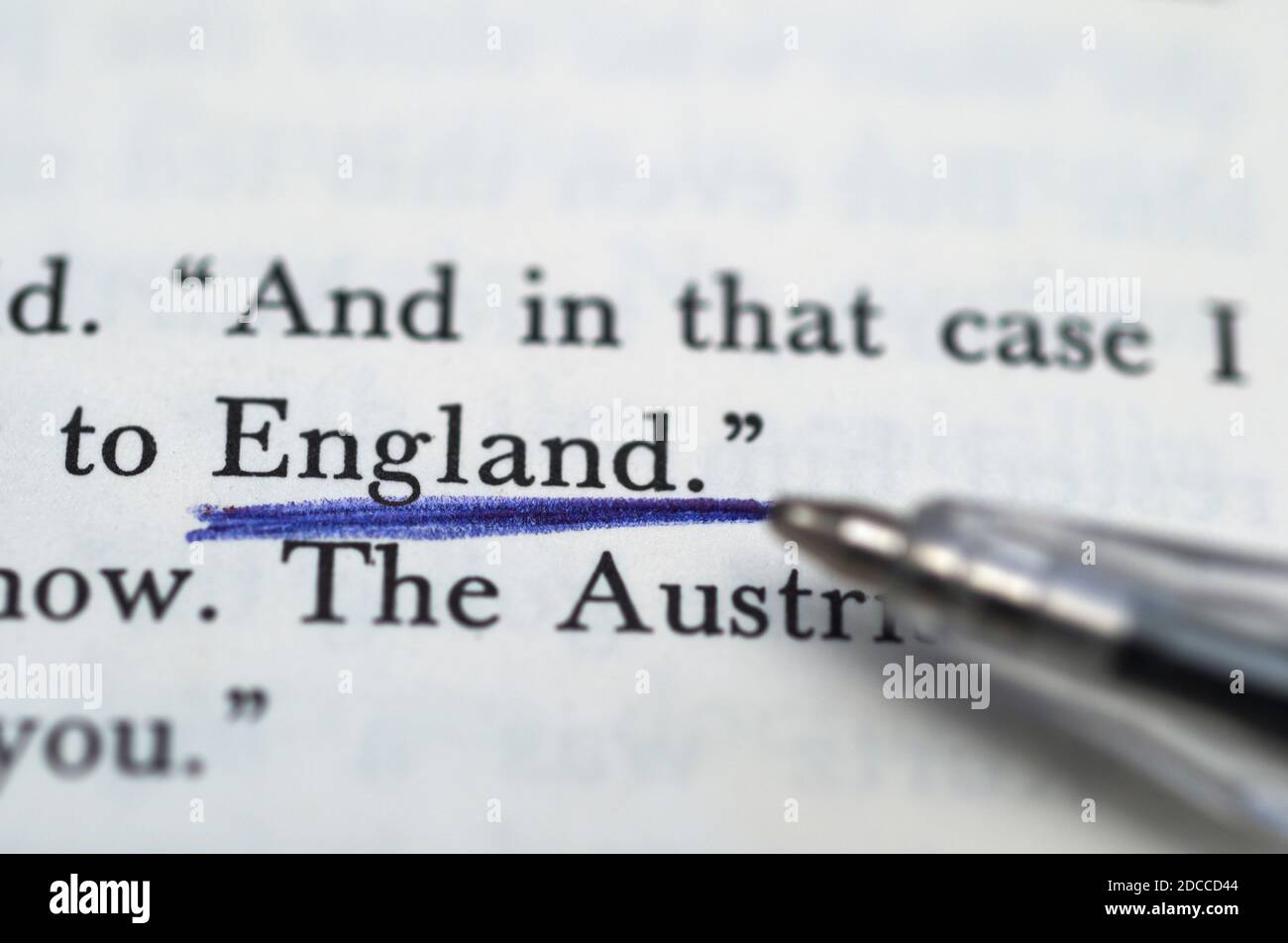 Palabra de Inglaterra subrayada en la página del libro Foto de stock