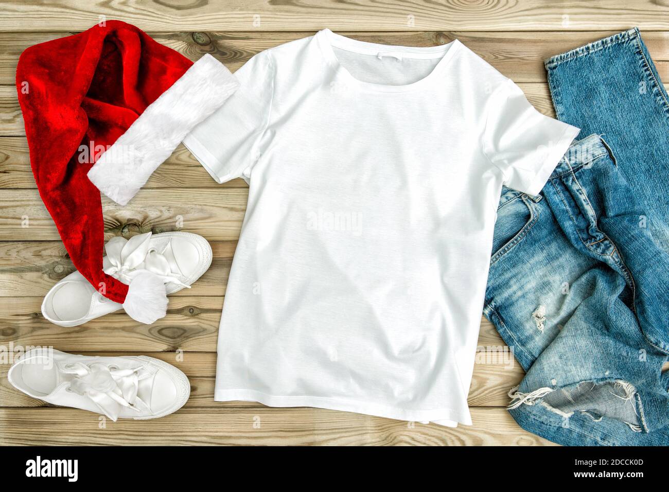 Camisa de Navidad se mofa. Piso de moda para el sitio web, las redes sociales. Plantilla de producto Foto de stock