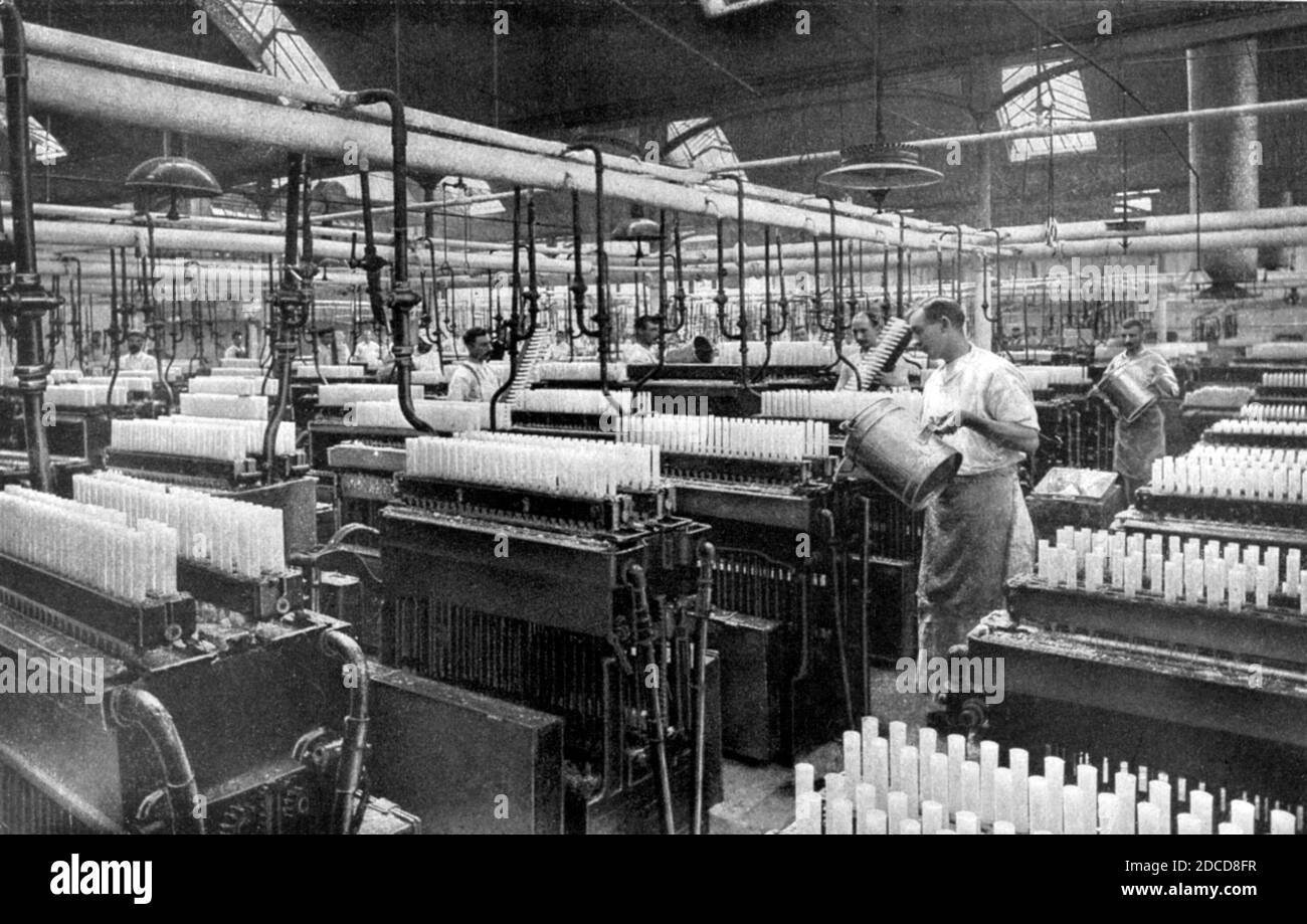 Fábrica de moldeo de velas, 1909 Fotografía de stock - Alamy