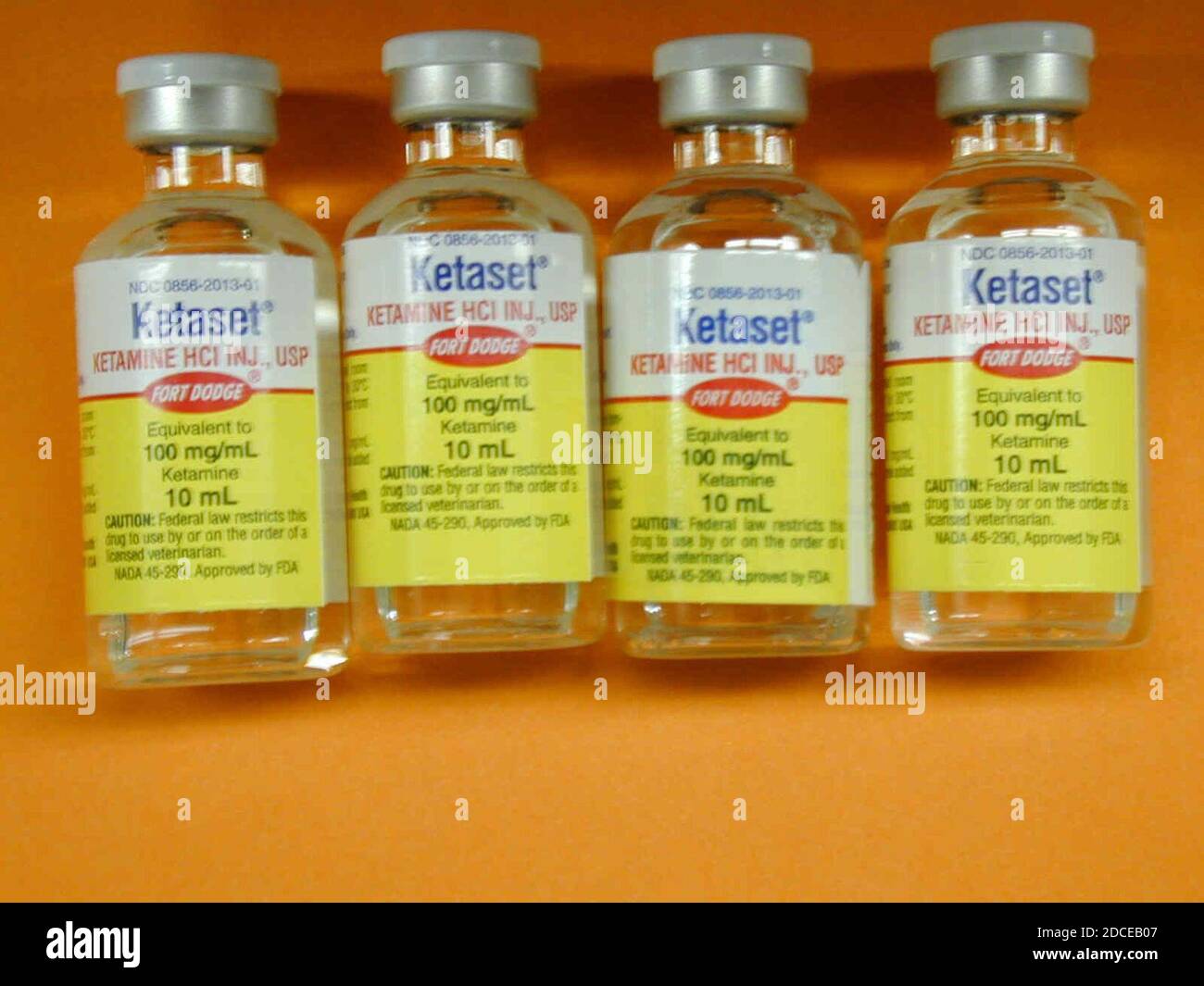 Botella de ketamina de 10 ml. Foto de stock