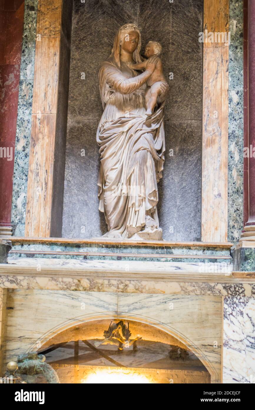 La Tumba de Rafael en el Panteón de Roma Italia Fotografía de stock Alamy