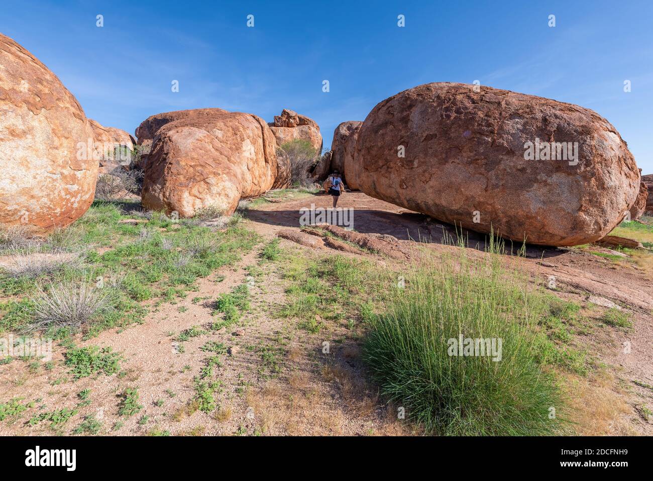 Las canicas de los Diablos son una formación rocosa natural en el Outback del Territorio del Norte, Australia. Foto de stock