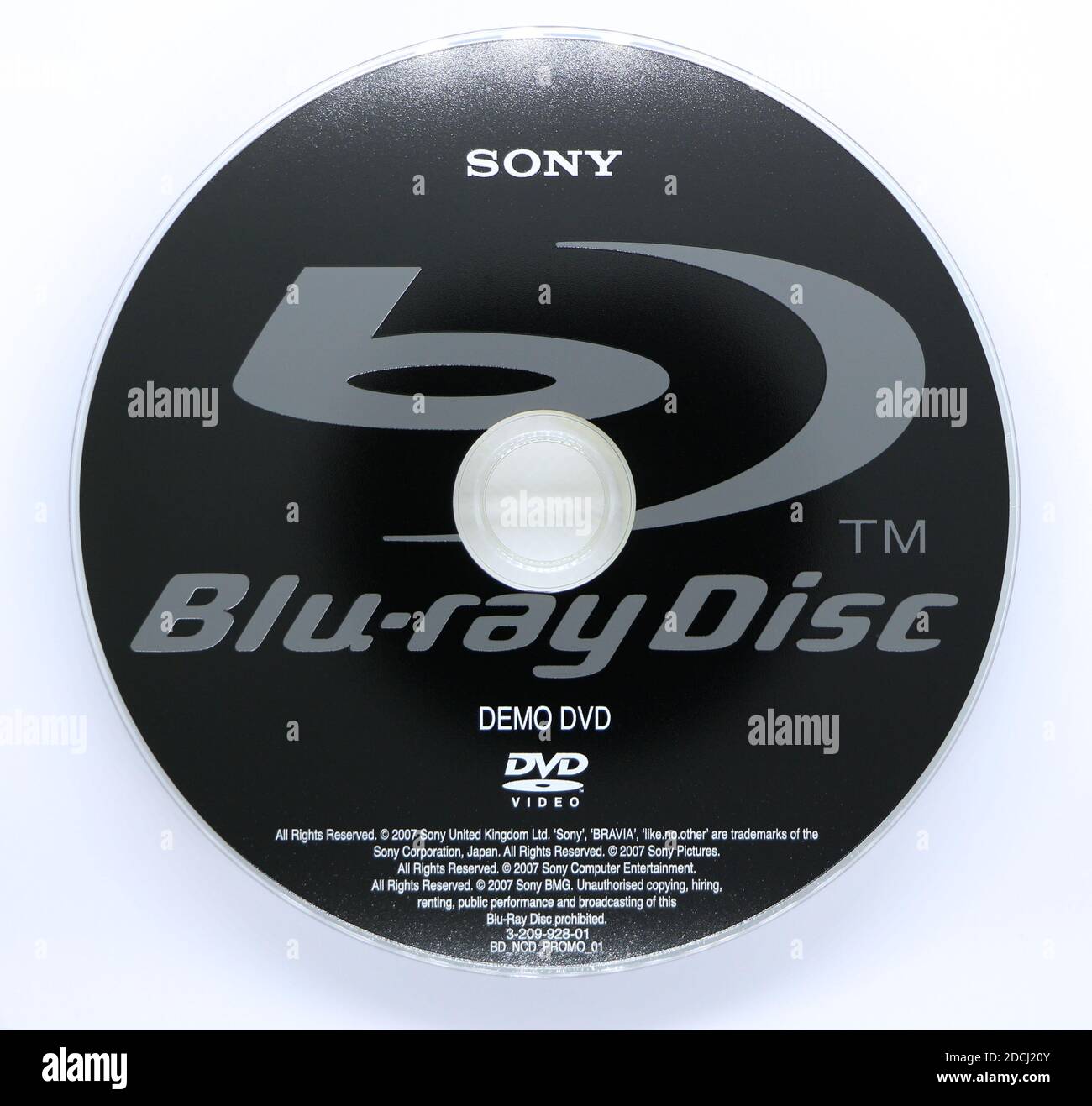 Foto de un disco blu-ray DVD de demostración de Sony de 2007 negro sobre  fondo blanco Fotografía de stock - Alamy